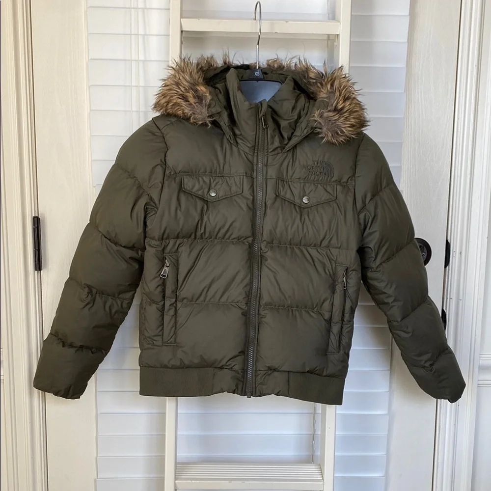 The North Face Girls Gotham 550 Down Green Fur Trim Hooded Puffer Jacket M